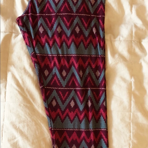 Chevron pattern Lularoe Leggings - Picture 2 of 2